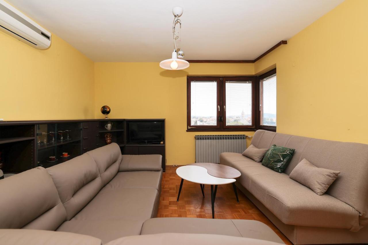 Three Bedroom Tesla Maraska Apartment Zadar